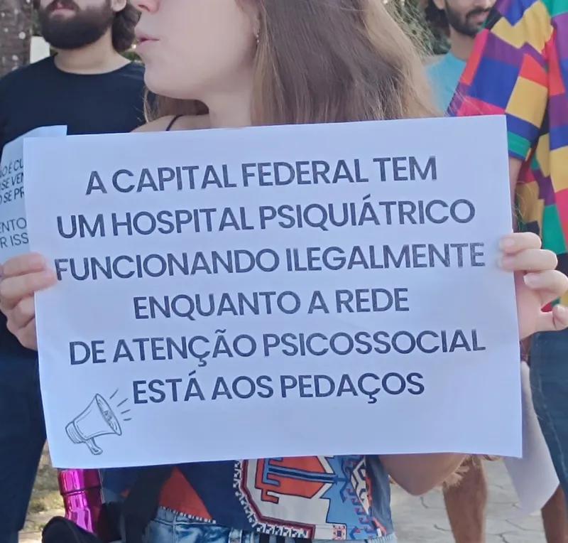 Imagem de fundo da matéria "Com décadas de atraso, GDF começa a repensar sua saúde mental"